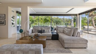 Contemporary Luxury Villa for Sale in El Rosario, Marbella East