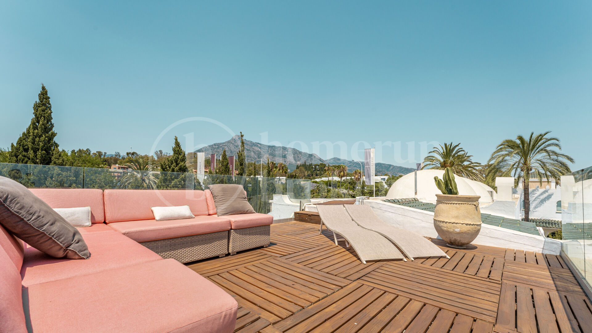 Oasis Club - Frontline Beach on Golden Mile