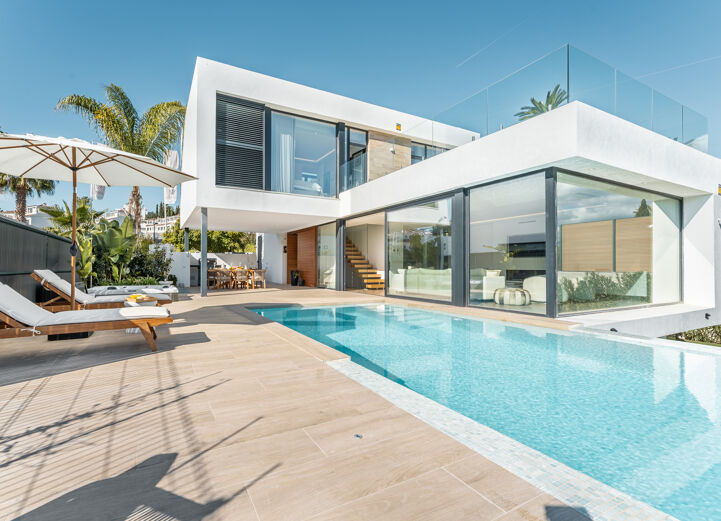 Luxury Villa For Sale In El Campanario