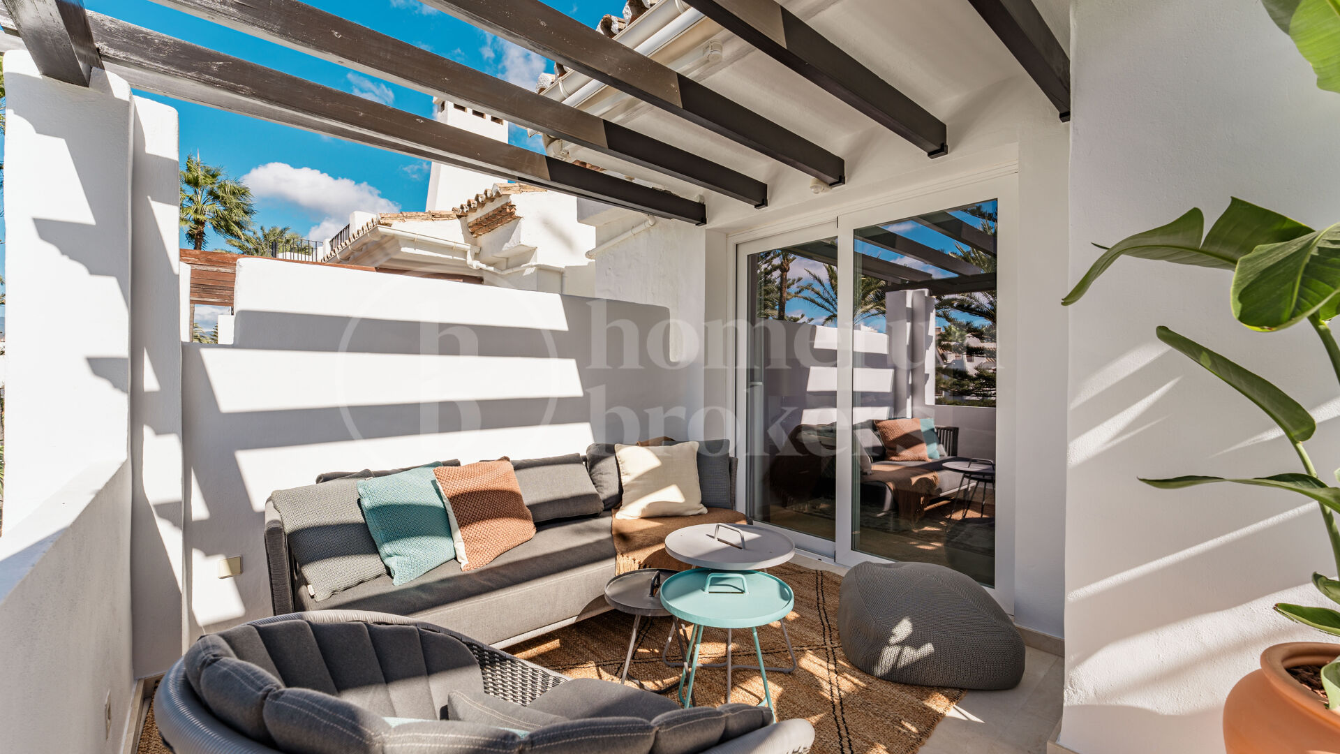 Penthouse Horizon - Elegant Three-Bedroom Duplex with Sea Views in San Pedro