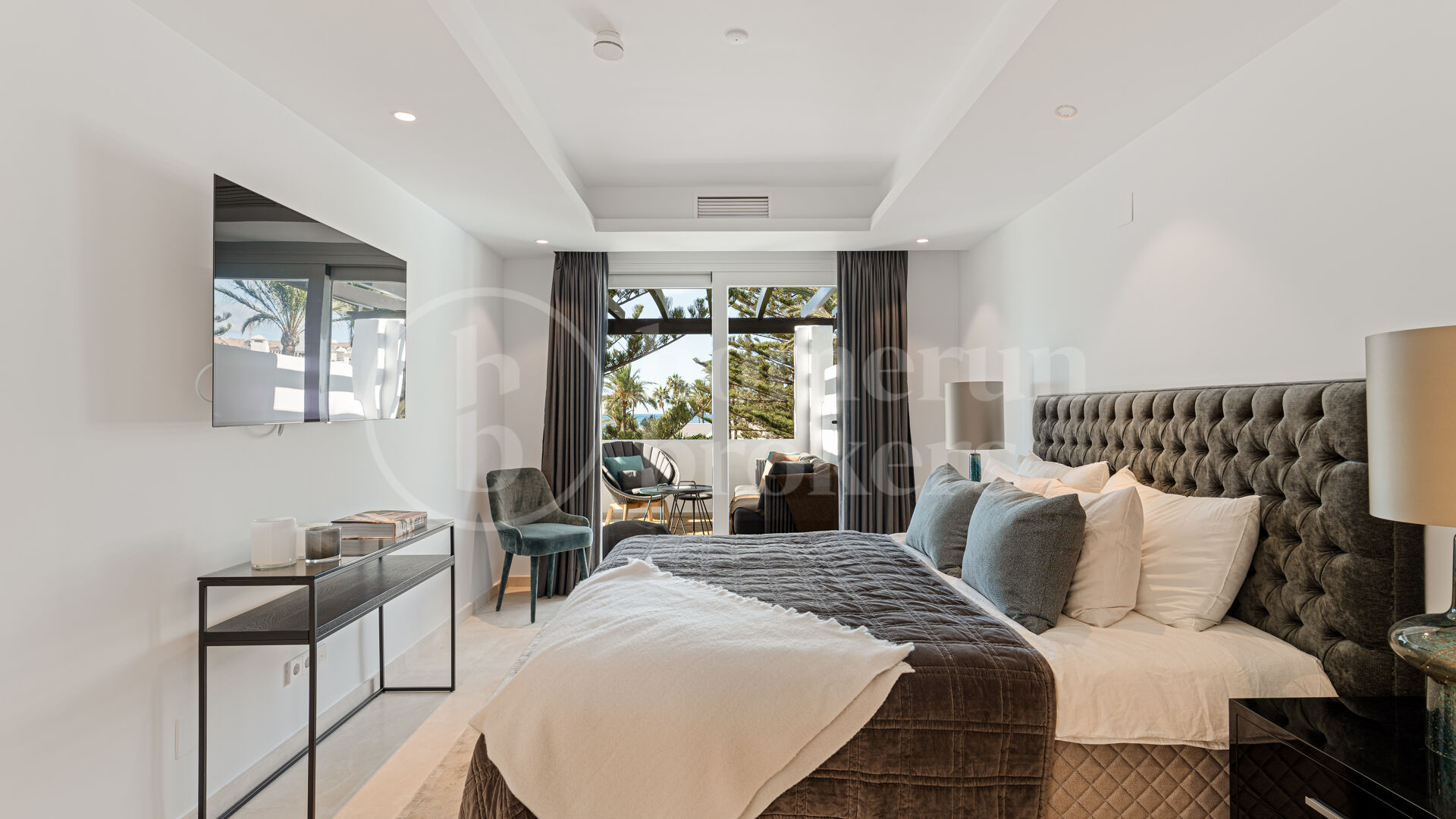 Penthouse Horizon - Elegant Three-Bedroom Duplex with Sea Views in San Pedro