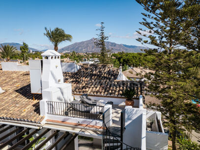 Penthouse Horizon - Elegant Three-Bedroom Duplex with Sea Views in San Pedro