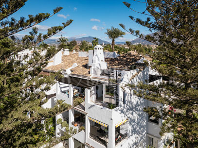 Penthouse Horizon - Elegant Three-Bedroom Duplex with Sea Views in San Pedro