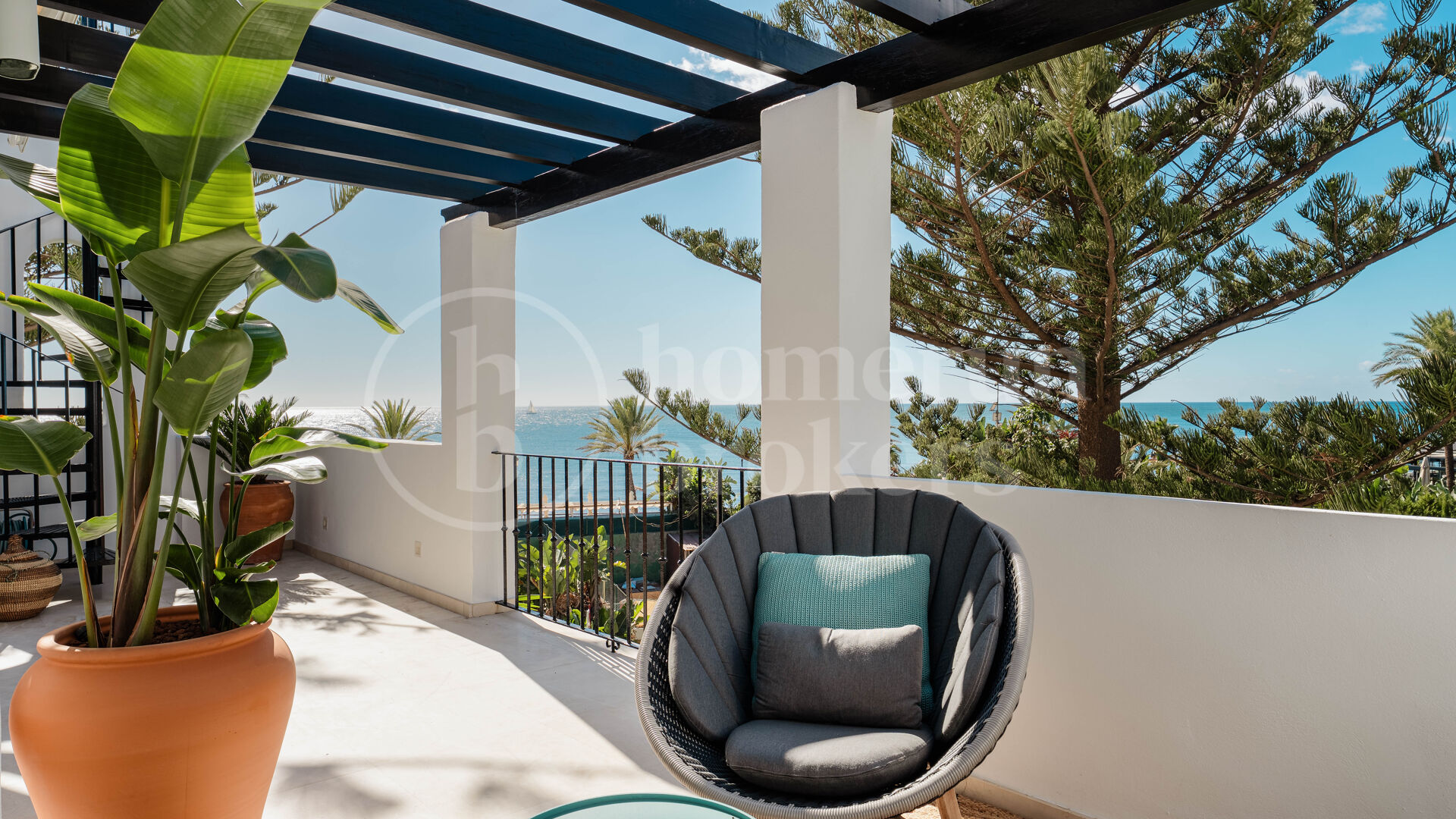 Penthouse Horizon - Elegant Three-Bedroom Duplex with Sea Views in San Pedro