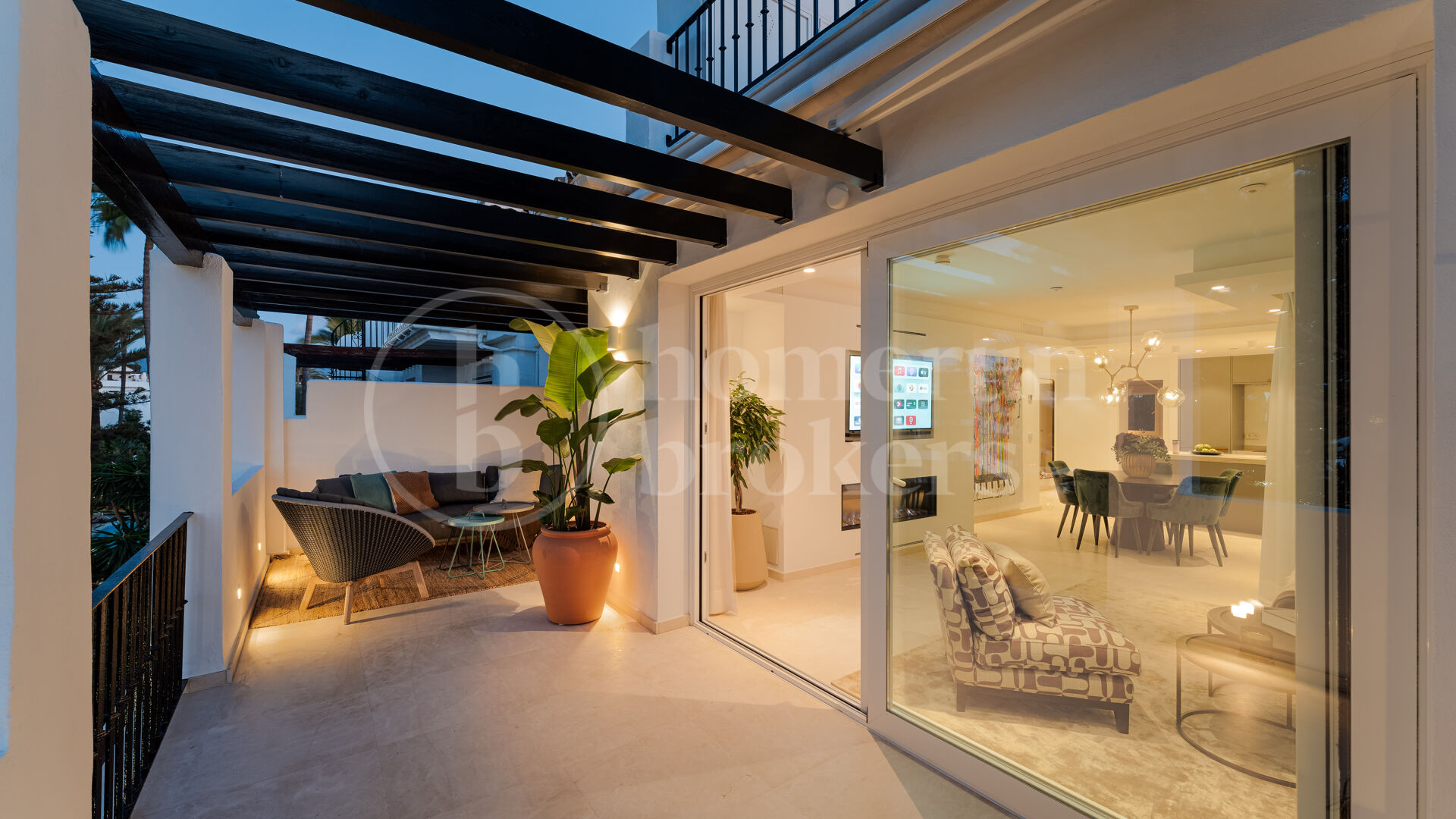 Penthouse Horizon - Elegant Three-Bedroom Duplex with Sea Views in San Pedro