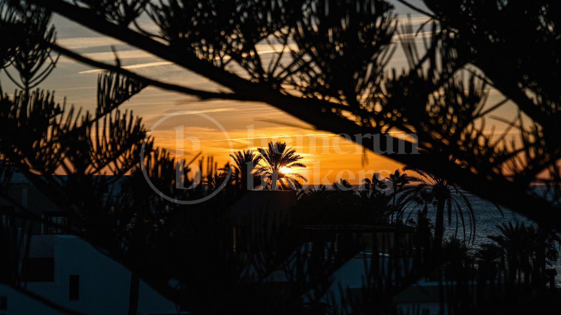Penthouse Horizon - Elegant Three-Bedroom Duplex with Sea Views in San Pedro