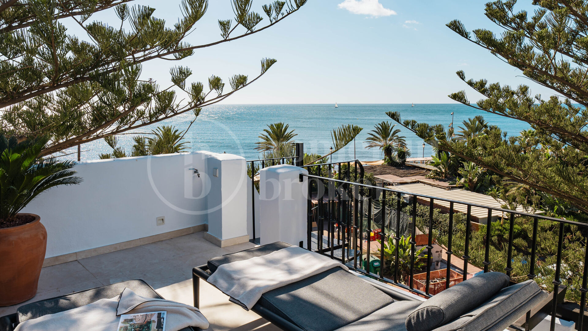 Penthouse Horizon - Elegant Three-Bedroom Duplex with Sea Views in San Pedro