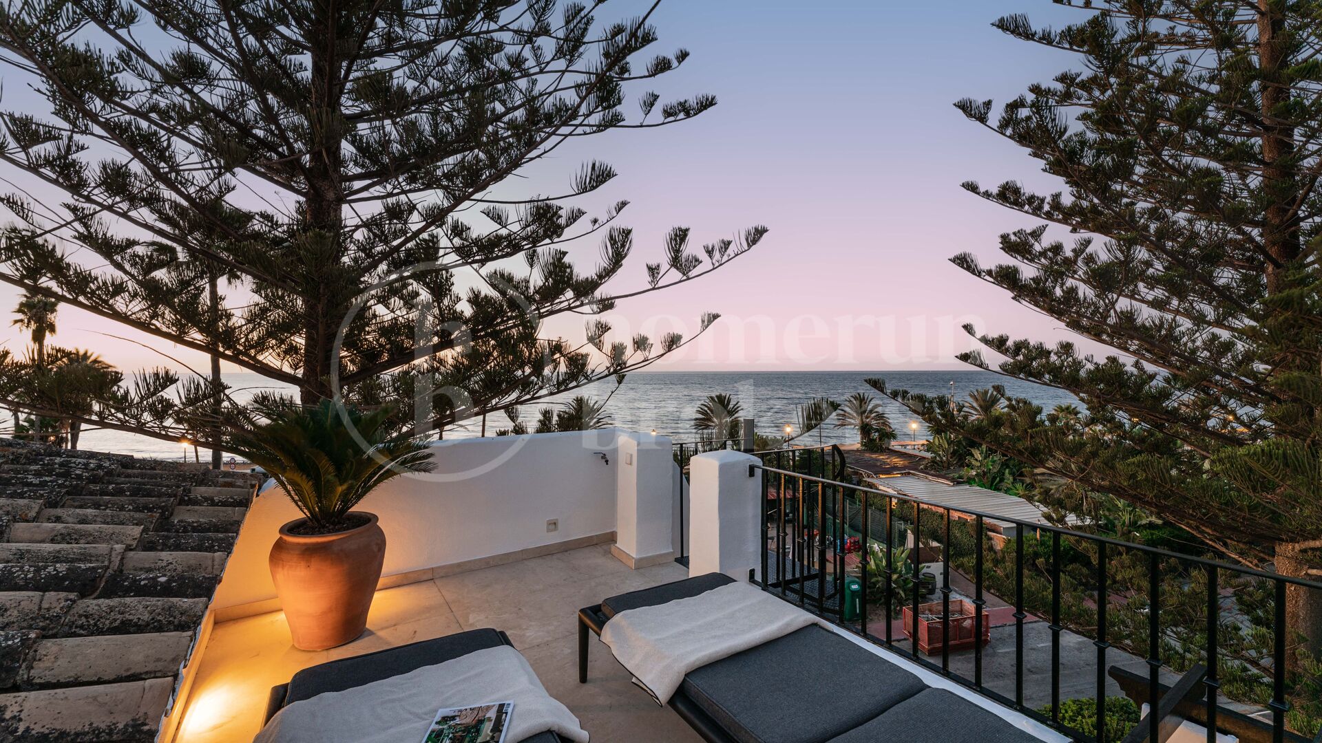 Penthouse Horizon - Elegant Three-Bedroom Duplex with Sea Views in San Pedro