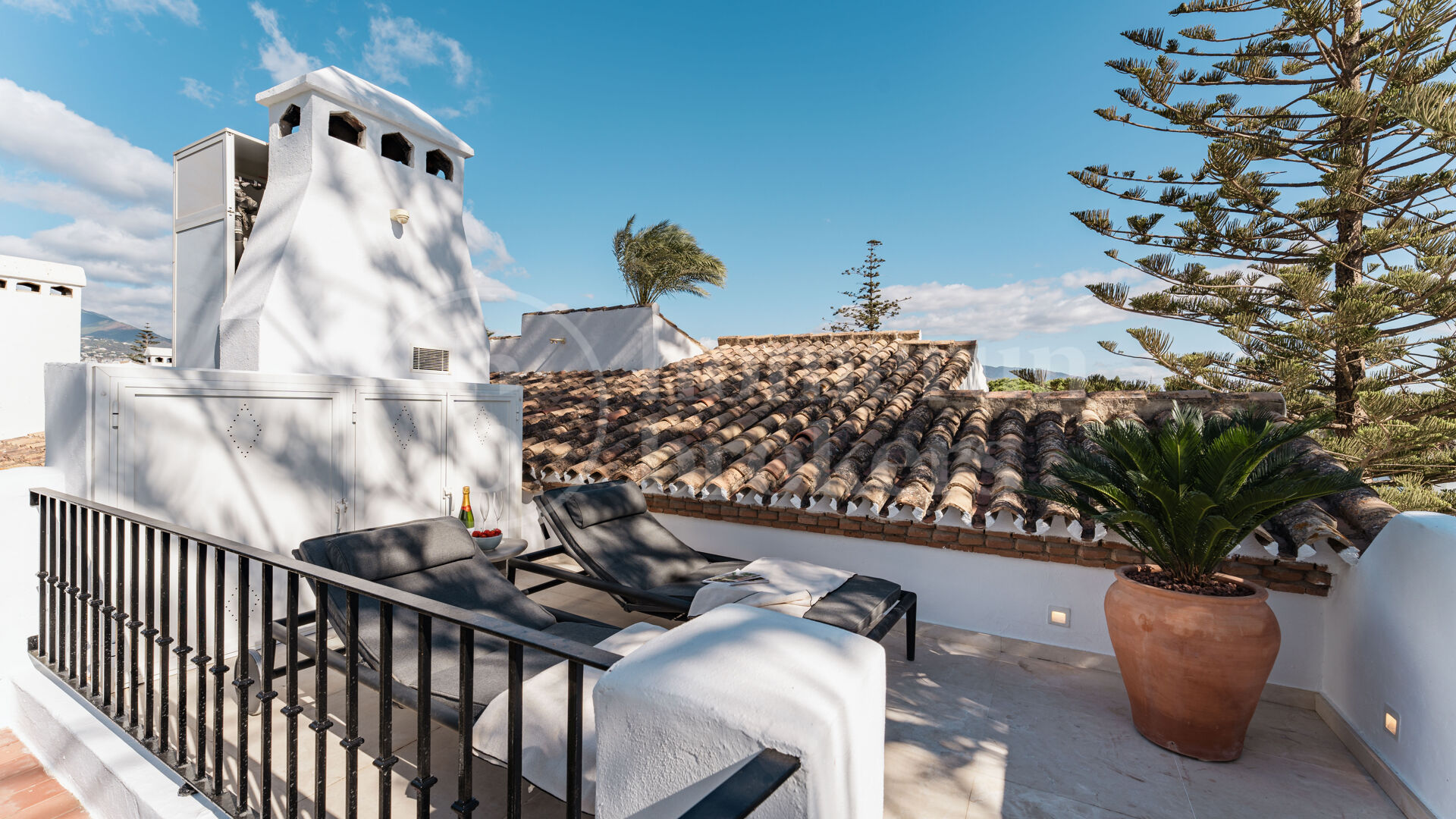 Penthouse Horizon - Elegant Three-Bedroom Duplex with Sea Views in San Pedro