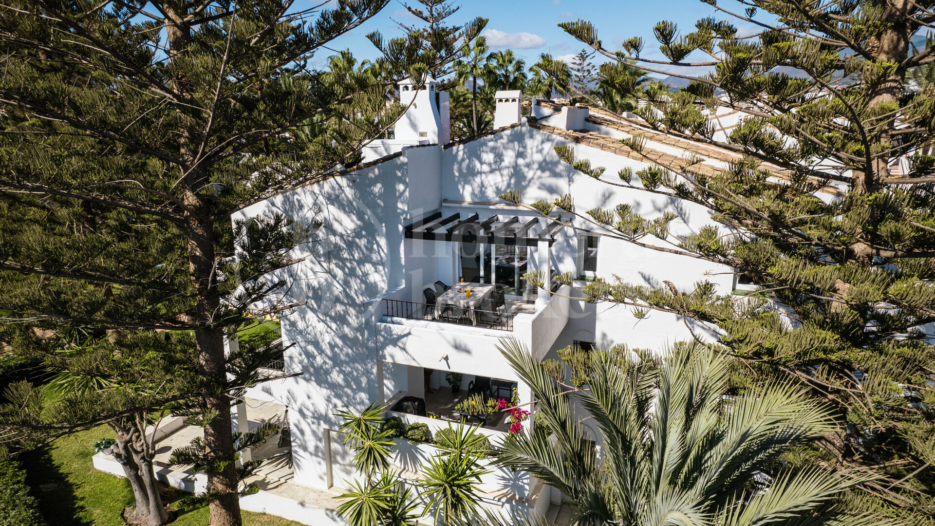 Penthouse Horizon - Elegant Three-Bedroom Duplex with Sea Views in San Pedro