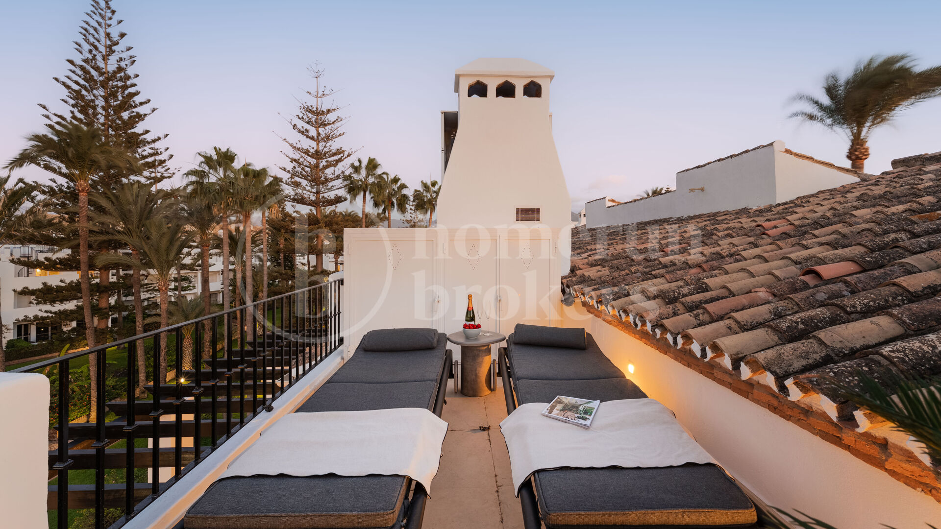 Penthouse Horizon - Elegant Three-Bedroom Duplex with Sea Views in San Pedro