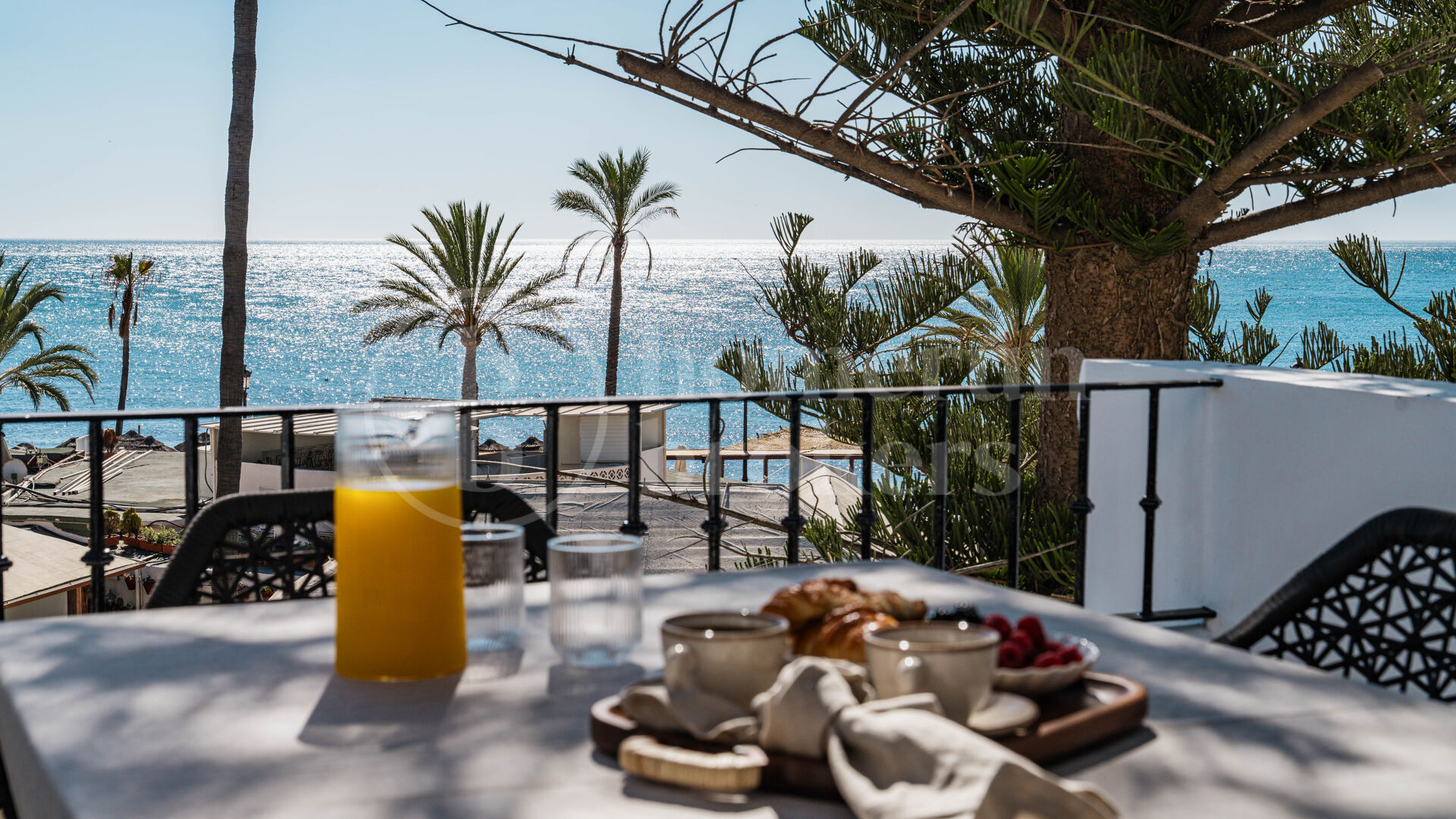 Penthouse Horizon - Elegant Three-Bedroom Duplex with Sea Views in San Pedro