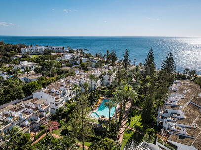 Penthouse Horizon - Elegant Three-Bedroom Duplex with Sea Views in San Pedro