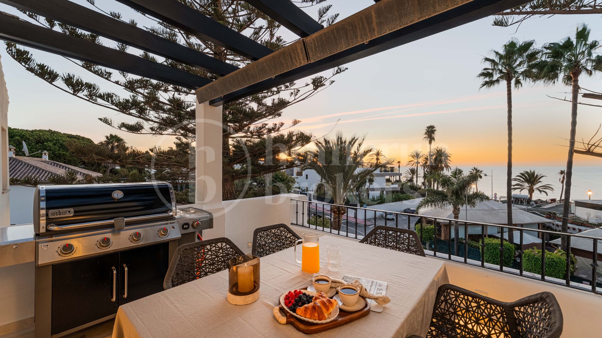 Penthouse Horizon - Elegant Three-Bedroom Duplex with Sea Views in San Pedro