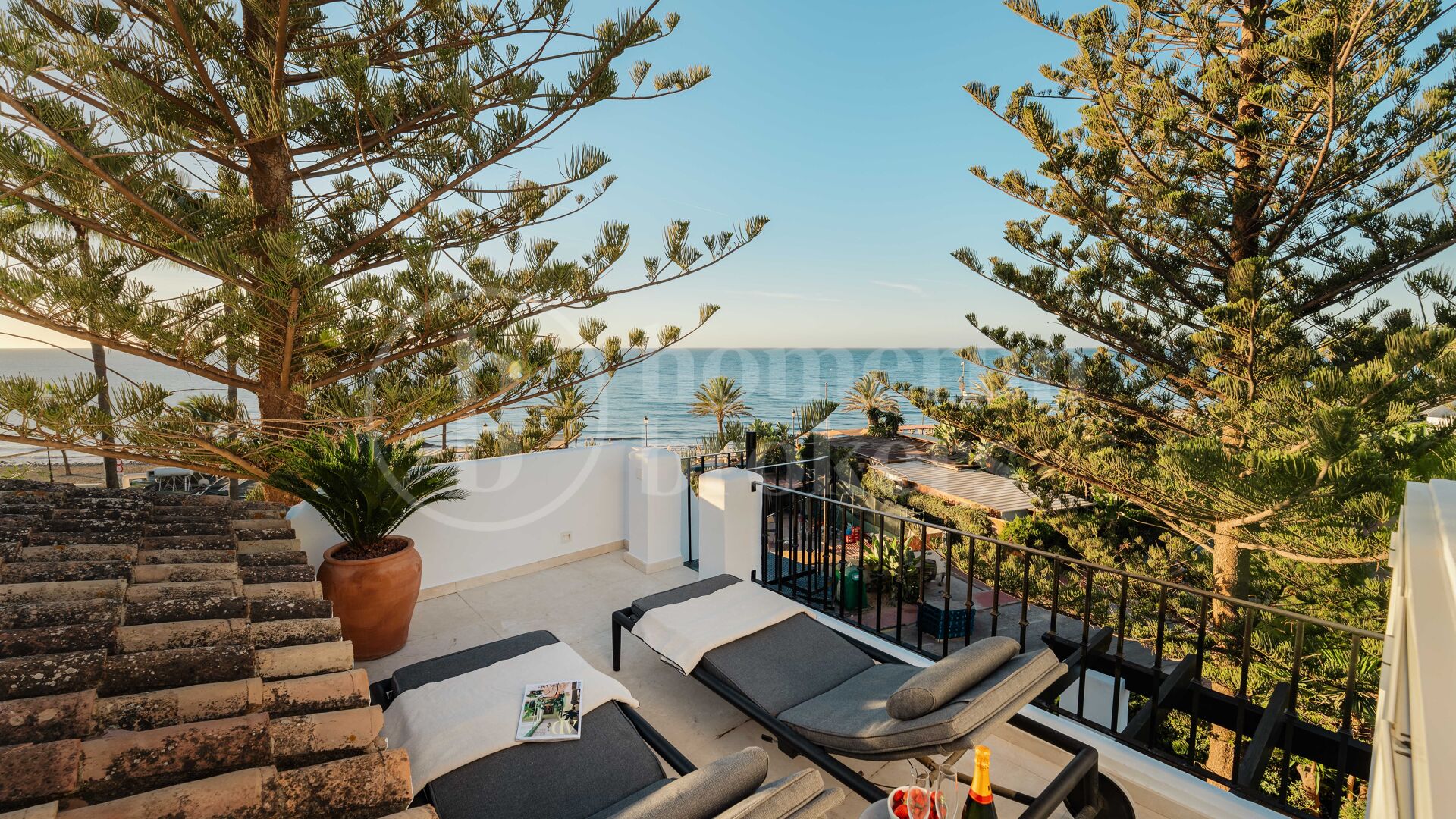 Penthouse Horizon - Elegant Three-Bedroom Duplex with Sea Views in San Pedro