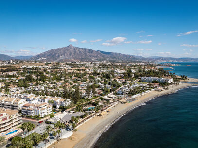 Penthouse Horizon - Elegant Three-Bedroom Duplex with Sea Views in San Pedro