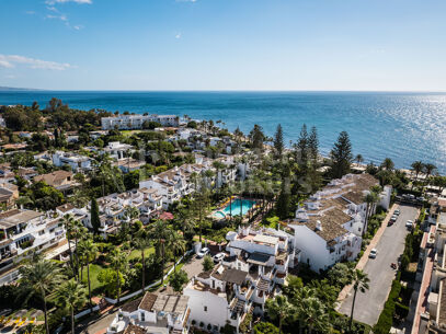 Penthouse Horizon - Elegant Three-Bedroom Duplex with Sea Views in San Pedro