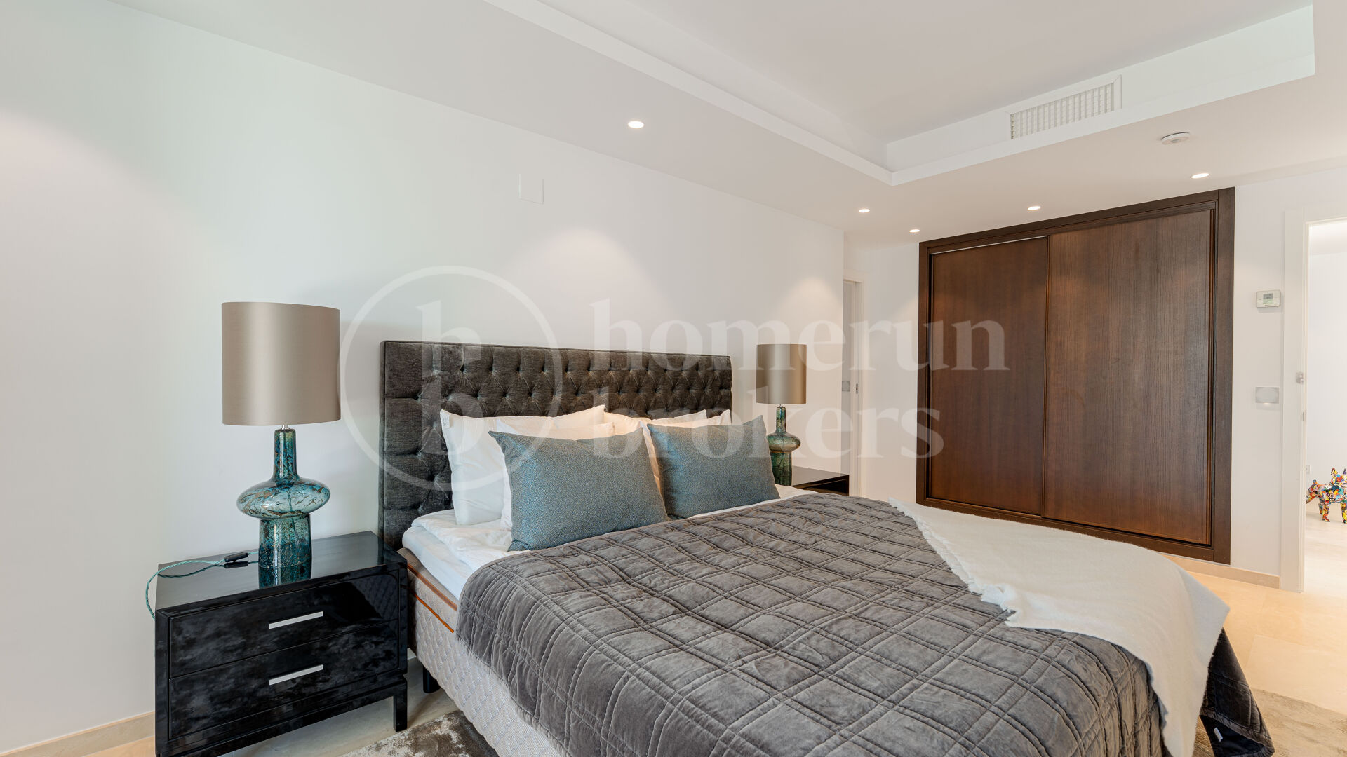 Penthouse Horizon - Elegant Three-Bedroom Duplex with Sea Views in San Pedro