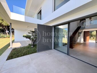 Villa Fairway - Samtida mästerverk vid golfbana i Sotogrande Alto