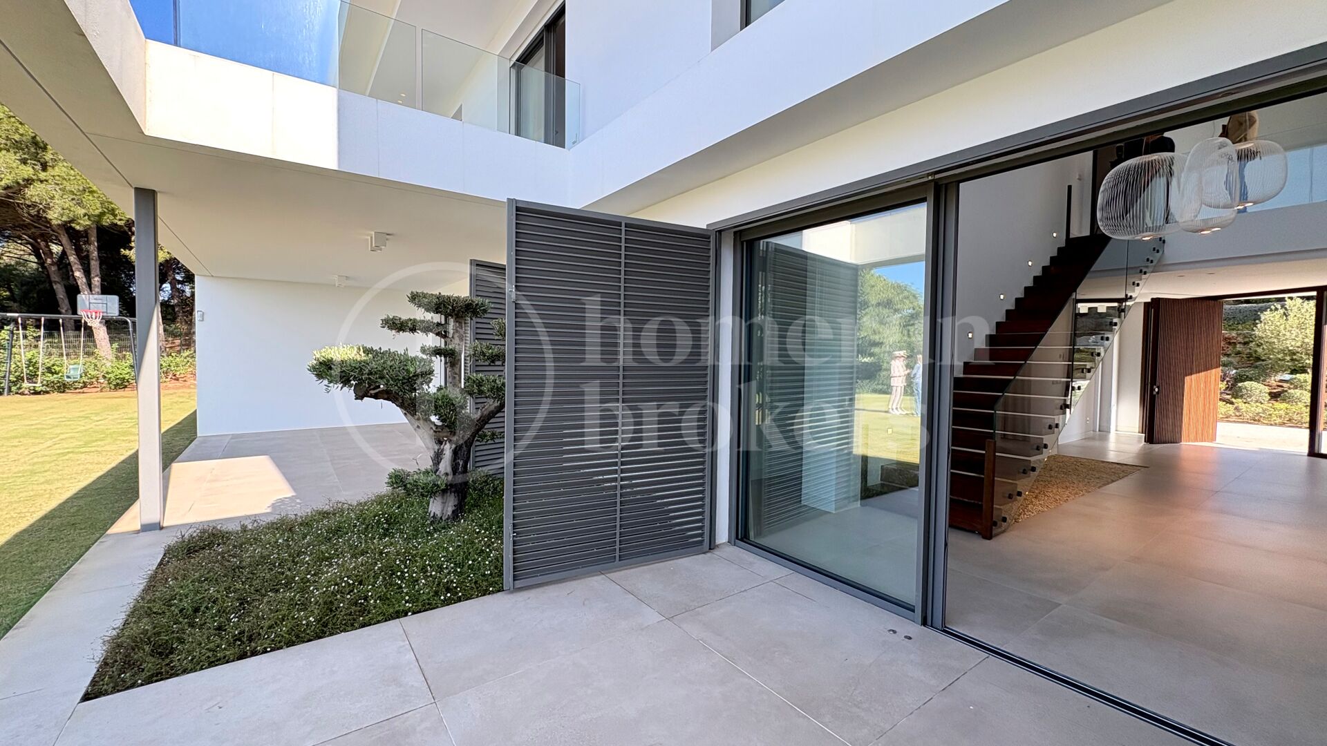 Villa Fairway - Samtida mästerverk vid golfbana i Sotogrande Alto