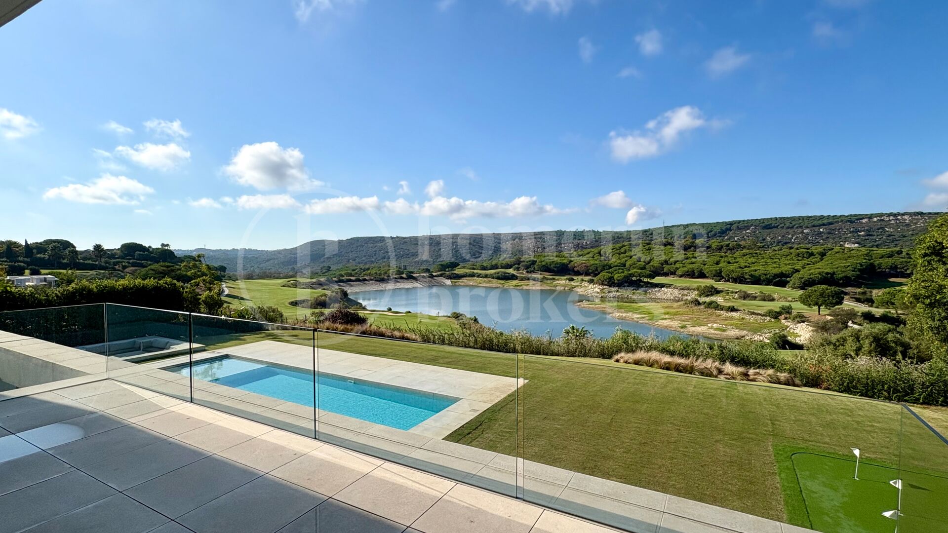 Villa Fairway - Samtida mästerverk vid golfbana i Sotogrande Alto