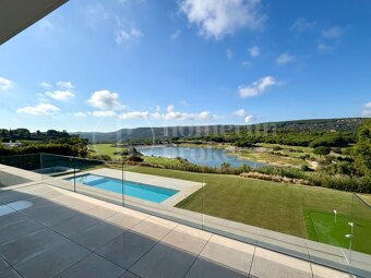 Villa Fairway - Samtida mästerverk vid golfbana i Sotogrande Alto