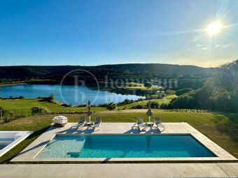 Villa Fairway - Samtida mästerverk vid golfbana i Sotogrande Alto