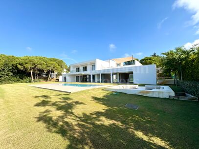 Villa Fairway - Samtida mästerverk vid golfbana i Sotogrande Alto