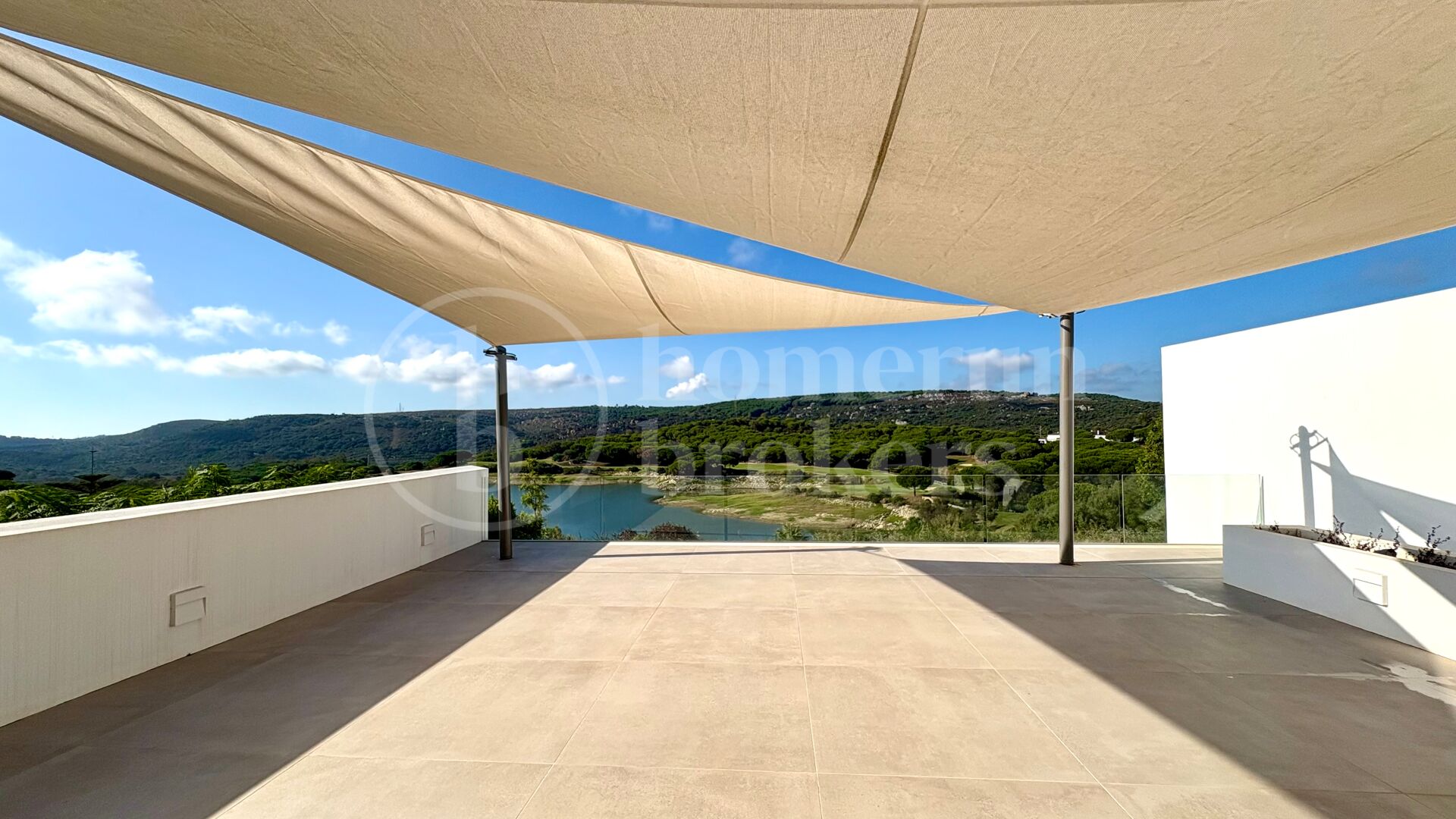 Villa Fairway - Samtida mästerverk vid golfbana i Sotogrande Alto
