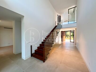 Villa Fairway - Samtida mästerverk vid golfbana i Sotogrande Alto