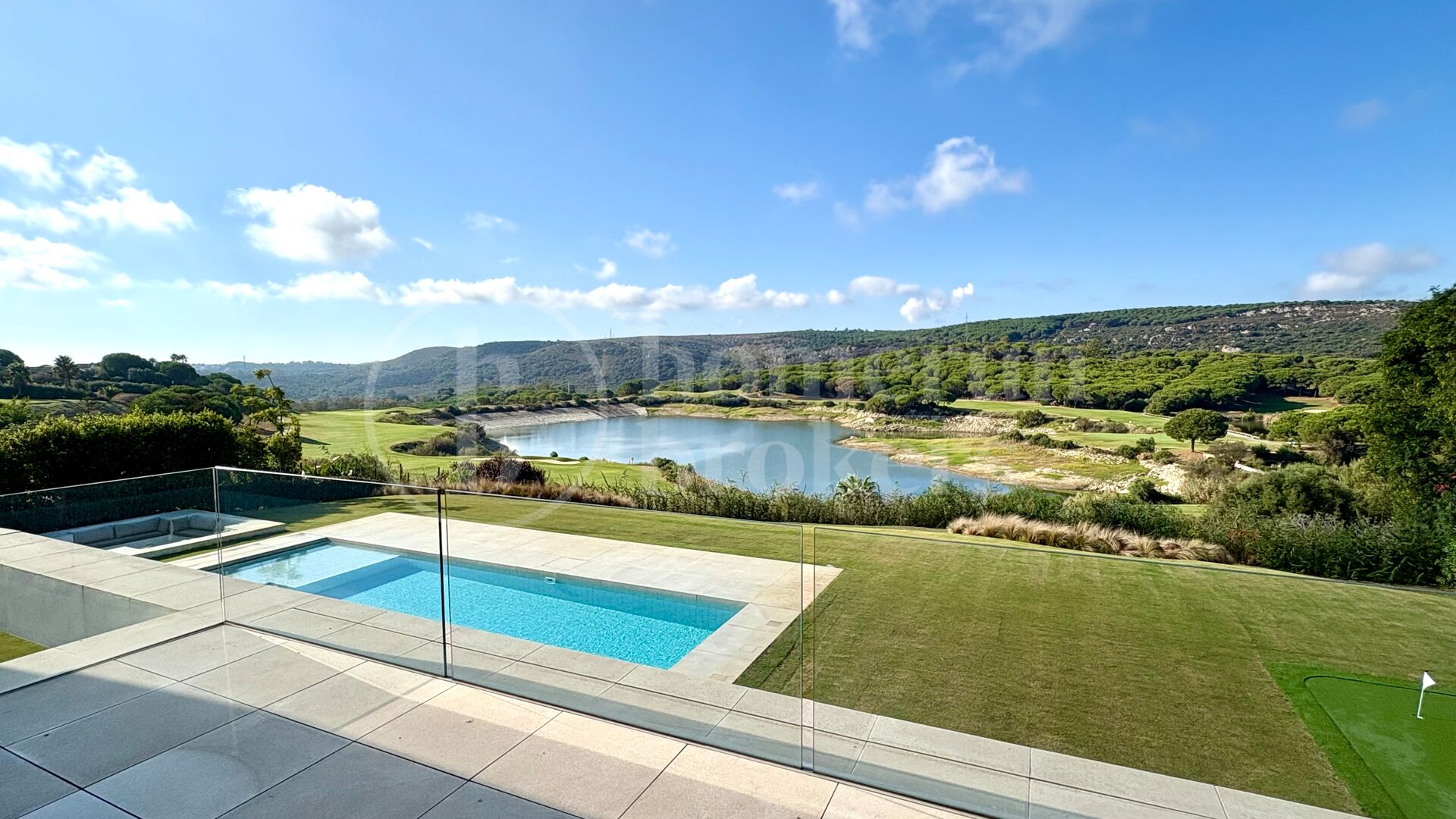 Villa Fairway - Samtida mästerverk vid golfbana i Sotogrande Alto