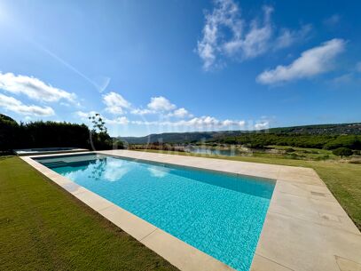 Villa Fairway - Samtida mästerverk vid golfbana i Sotogrande Alto