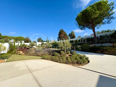 Villa Fairway - Samtida mästerverk vid golfbana i Sotogrande Alto