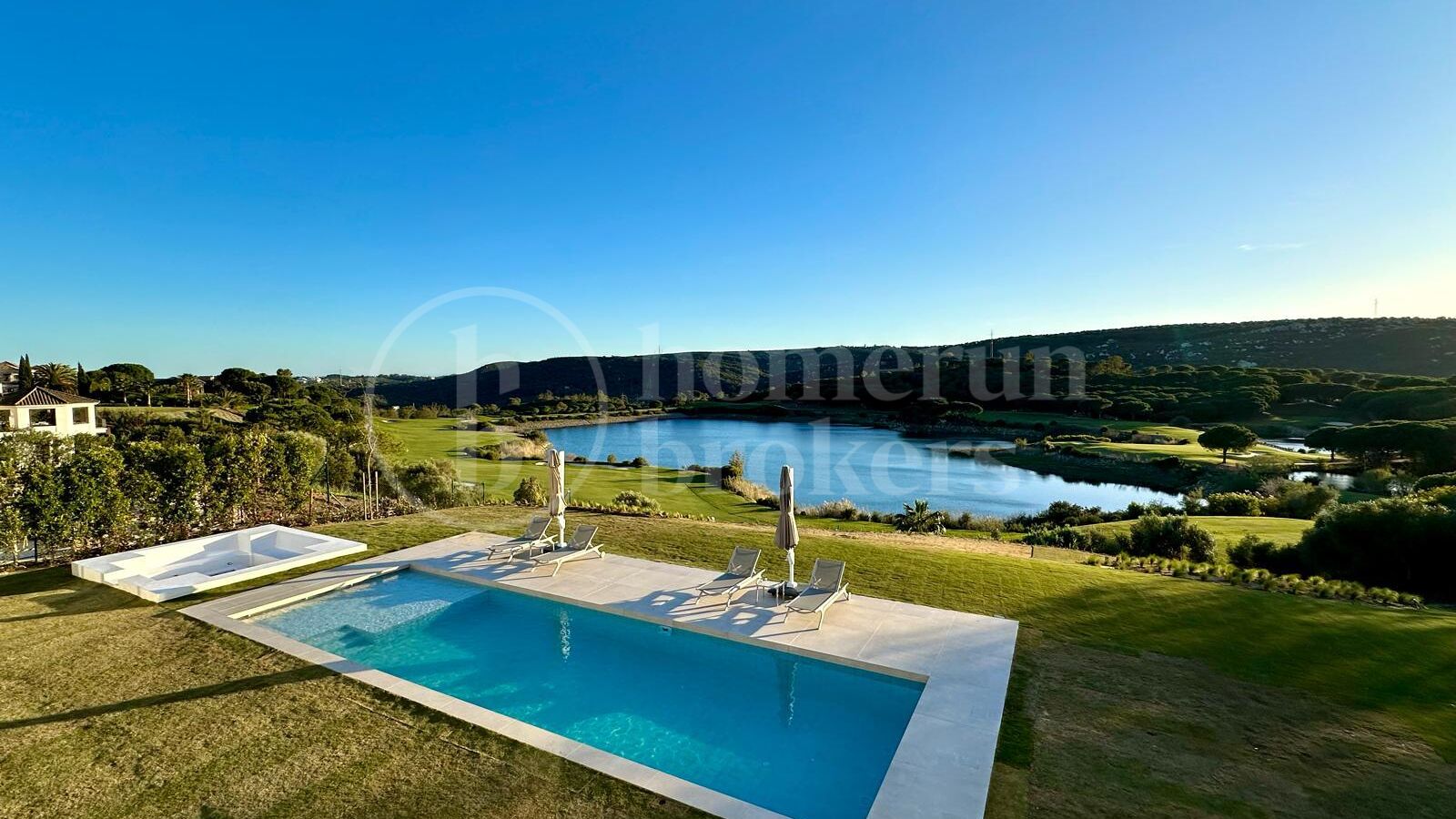Villa Fairway - Samtida mästerverk vid golfbana i Sotogrande Alto