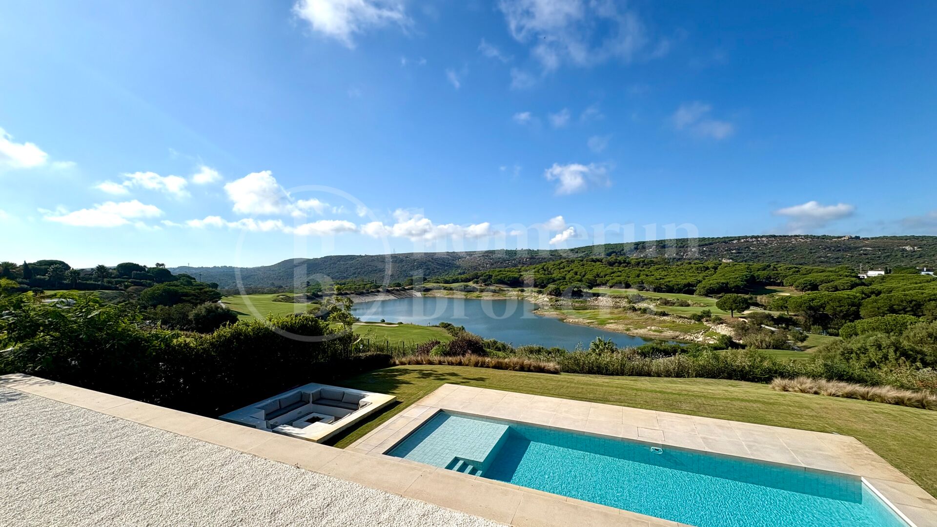 Villa Fairway - Samtida mästerverk vid golfbana i Sotogrande Alto