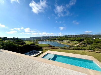 Villa Fairway - Samtida mästerverk vid golfbana i Sotogrande Alto