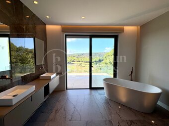 Villa Fairway - Samtida mästerverk vid golfbana i Sotogrande Alto