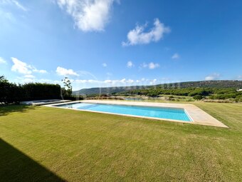 Villa Fairway - Samtida mästerverk vid golfbana i Sotogrande Alto