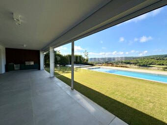 Villa Fairway - Samtida mästerverk vid golfbana i Sotogrande Alto