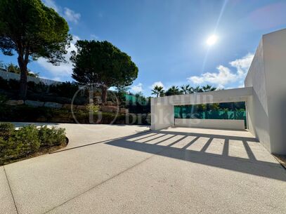 Villa Fairway - Samtida mästerverk vid golfbana i Sotogrande Alto