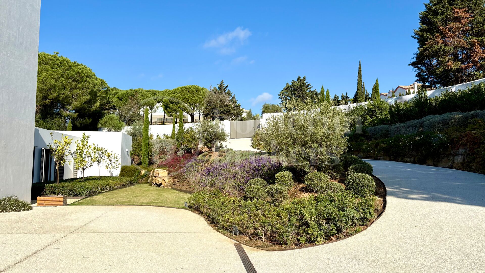 Villa Fairway - Samtida mästerverk vid golfbana i Sotogrande Alto