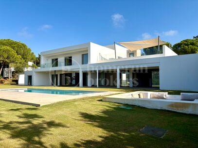 Villa Fairway - Samtida mästerverk vid golfbana i Sotogrande Alto