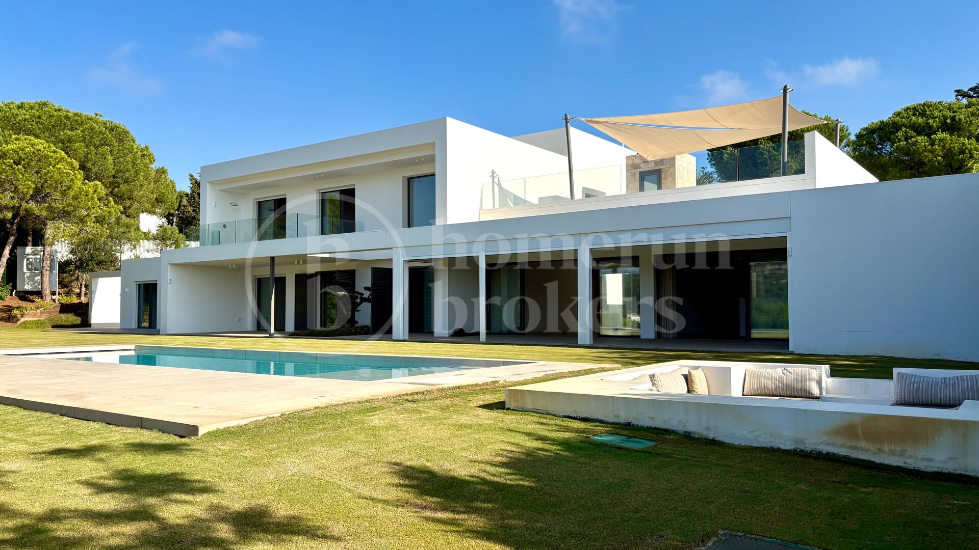 Villa Fairway - Samtida mästerverk vid golfbana i Sotogrande Alto
