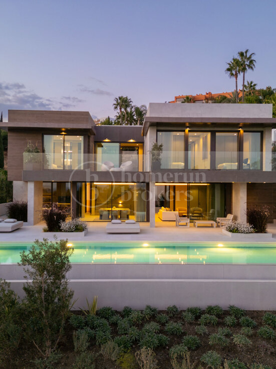 Villa Amara – Contemporary Masterpiece with Panoramic Sea views