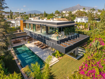 Casa Piemonte – Modern lyxvilla i Parcelas del Golf, Nueva Andalucía