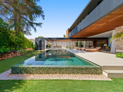 Casa Piemonte – Modern lyxvilla i Parcelas del Golf, Nueva Andalucía