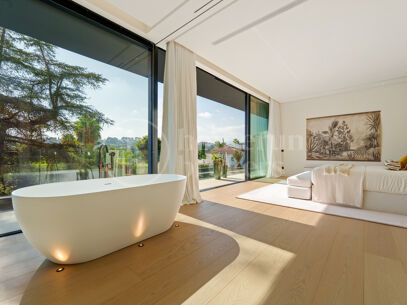Casa Piemonte – Modern lyxvilla i Parcelas del Golf, Nueva Andalucía