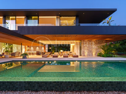 Casa Piemonte – Modern lyxvilla i Parcelas del Golf, Nueva Andalucía