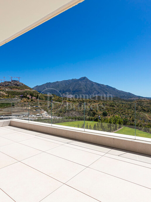 Casa El Lago – Contemporary Mediterranean Luxury in Real de La Quinta with amazing views