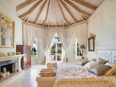 Casa de los Sueños - Mediterranean Villa In Altos Reales
